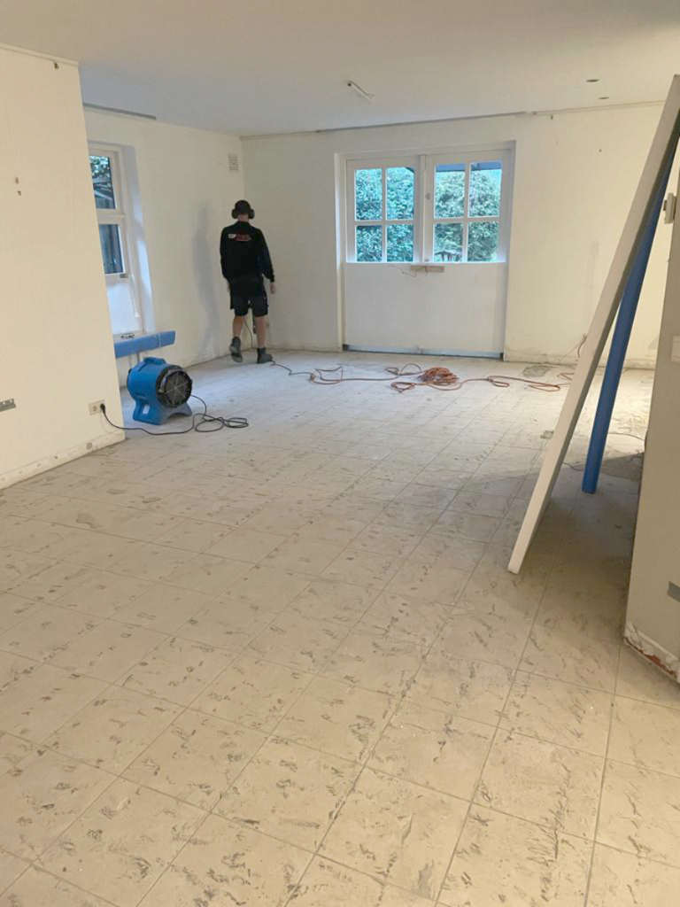 sloopbedrijf Nijmegen - Badkamer slopen - betonvloer slopen - draagmuur slopen